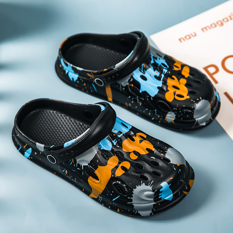 Non-slip men's clogs, safe for both home and outdoor use.