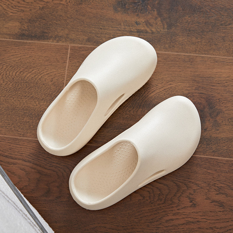 Waterproof and quick-drying men's clogs, worry-free for rainy days and beach outings.