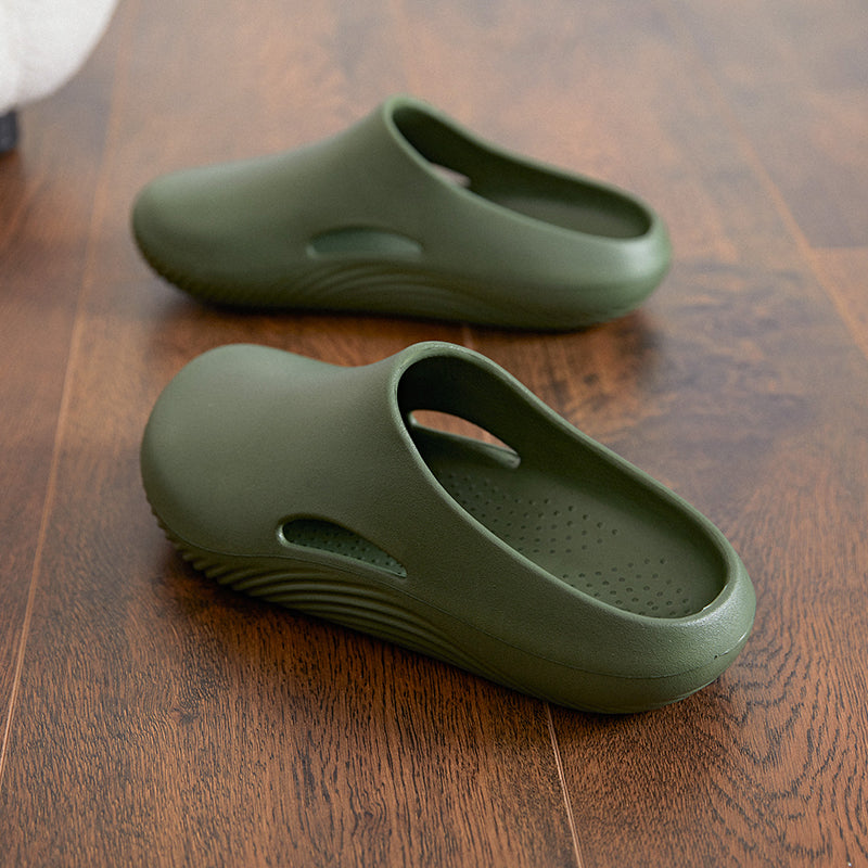 Waterproof and quick-drying men's clogs, worry-free for rainy days and beach outings.