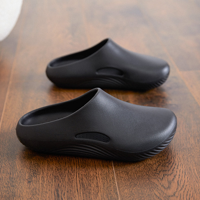Waterproof and quick-drying men's clogs, worry-free for rainy days and beach outings.