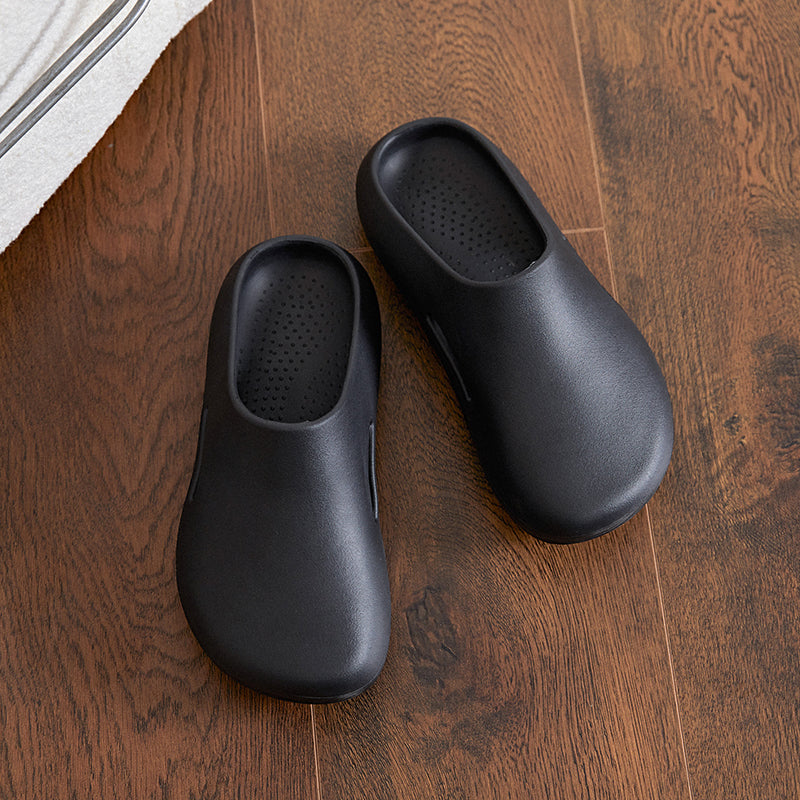 Waterproof and quick-drying men's clogs, worry-free for rainy days and beach outings.