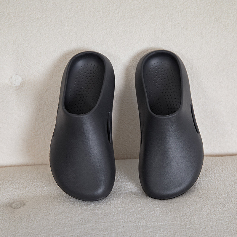 Waterproof and quick-drying men's clogs, worry-free for rainy days and beach outings.