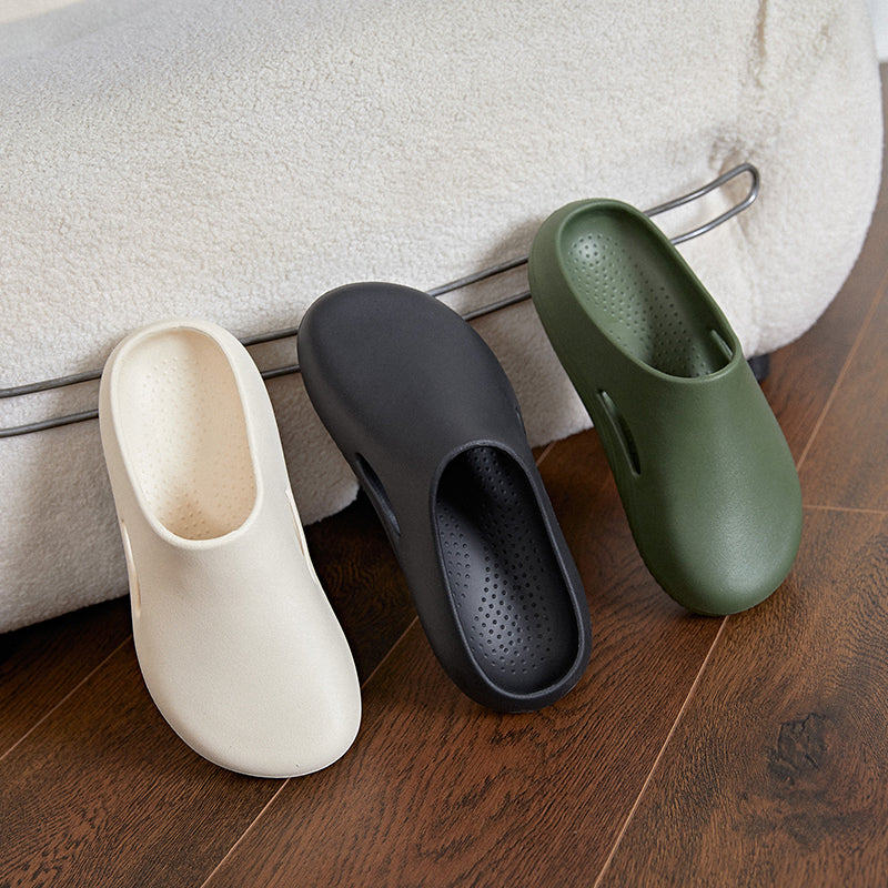 Waterproof and quick-drying men's clogs, worry-free for rainy days and beach outings.