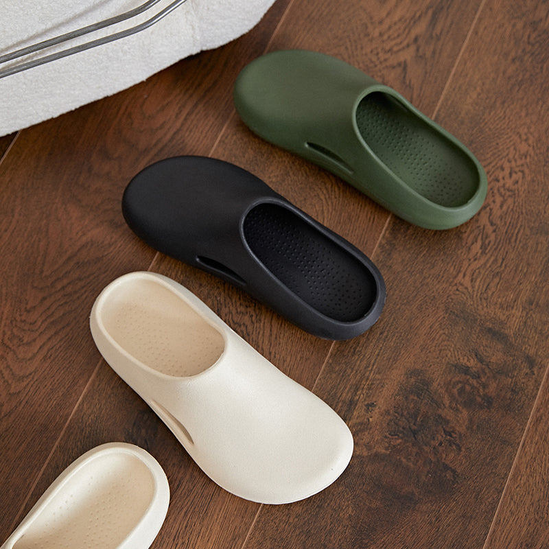 Waterproof and quick-drying men's clogs, worry-free for rainy days and beach outings.