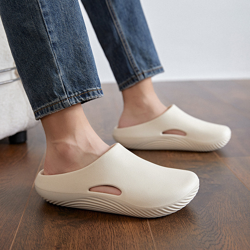 Waterproof and quick-drying men's clogs, worry-free for rainy days and beach outings.
