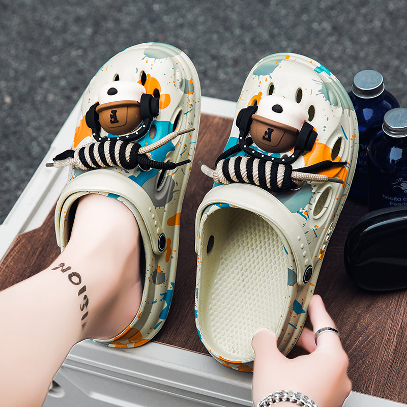 Trendy brand men's beach clogs, with an outer-wear thick-soled design, garden shoes, breathable, non-slip and super practical.