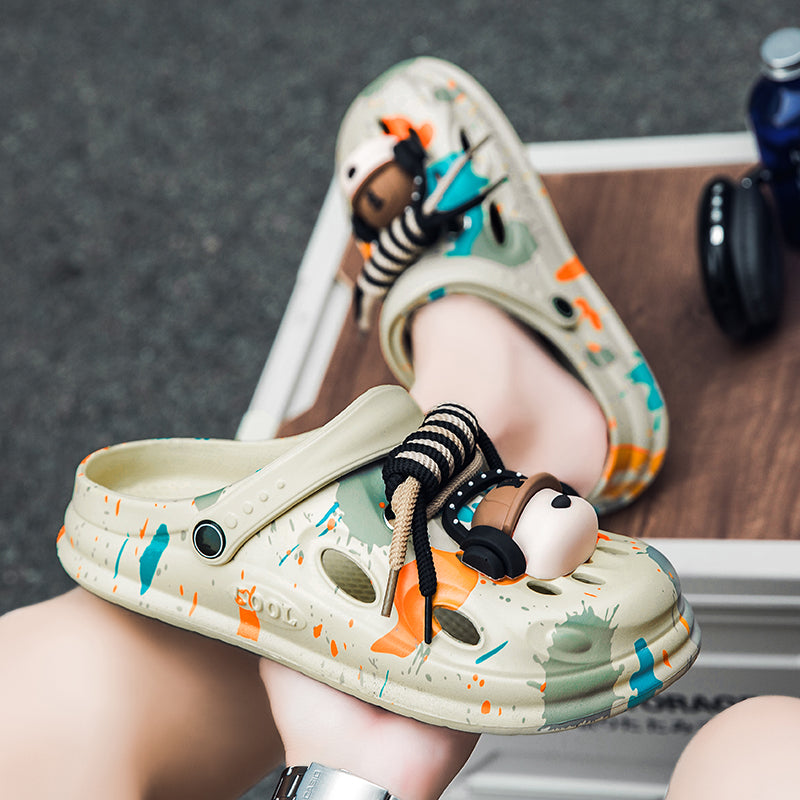 Trendy brand men's beach clogs, with an outer-wear thick-soled design, garden shoes, breathable, non-slip and super practical.
