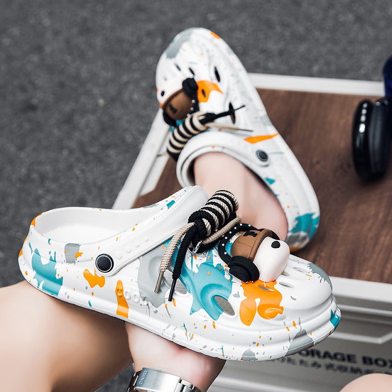 Trendy brand men's beach clogs, with an outer-wear thick-soled design, garden shoes, breathable, non-slip and super practical.