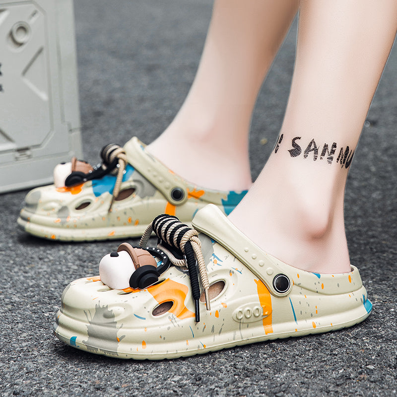 Trendy brand men's beach clogs, with an outer-wear thick-soled design, garden shoes, breathable, non-slip and super practical.