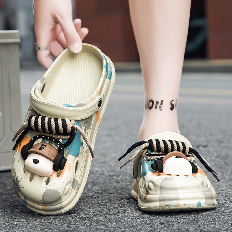 Trendy brand men's beach clogs, with an outer-wear thick-soled design, garden shoes, breathable, non-slip and super practical.