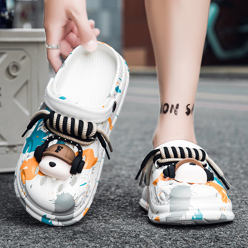Trendy brand men's beach clogs, with an outer-wear thick-soled design, garden shoes, breathable, non-slip and super practical.