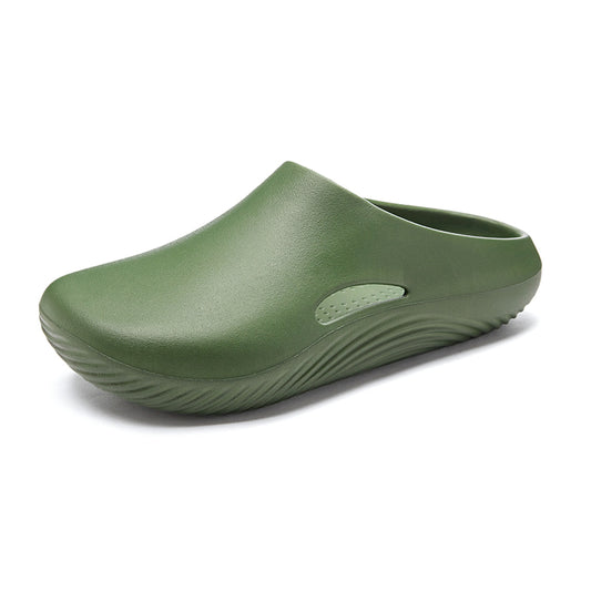 Waterproof and quick-drying men's clogs, worry-free for rainy days and beach outings.