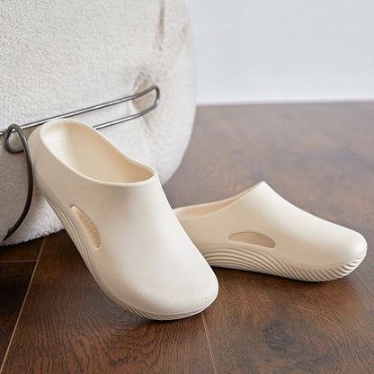 Waterproof and quick-drying men's clogs, worry-free for rainy days and beach outings.