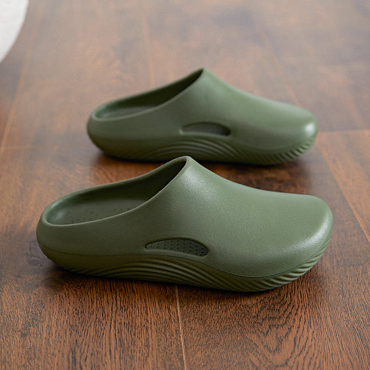 Waterproof and quick-drying men's clogs, worry-free for rainy days and beach outings.