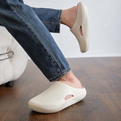 Waterproof and quick-drying men's clogs, worry-free for rainy days and beach outings.
