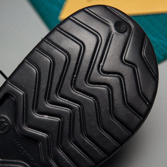 Trendy brand men's beach clogs, with an outer-wear thick-soled design, garden shoes, breathable, non-slip and super practical.