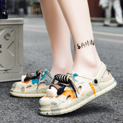 Trendy brand men's beach clogs, with an outer-wear thick-soled design, garden shoes, breathable, non-slip and super practical.